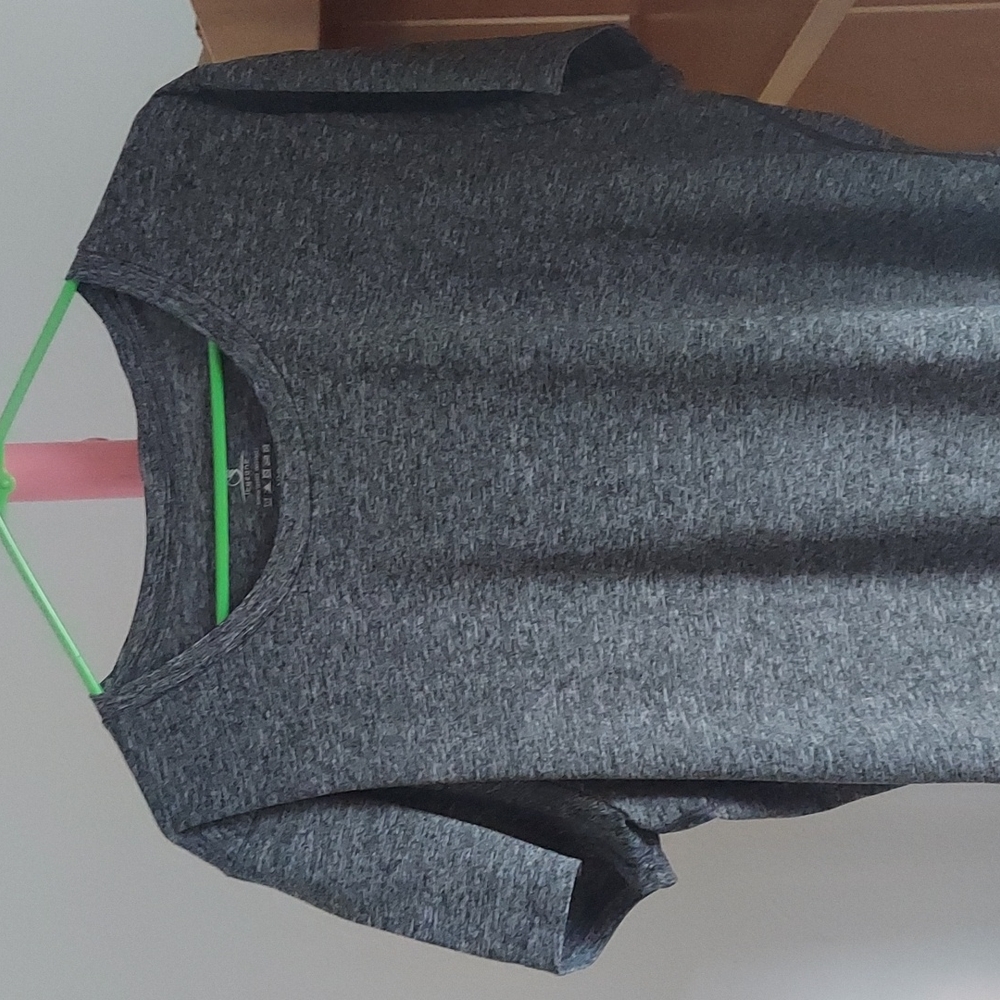 Mens athletic fitted grey shirt
